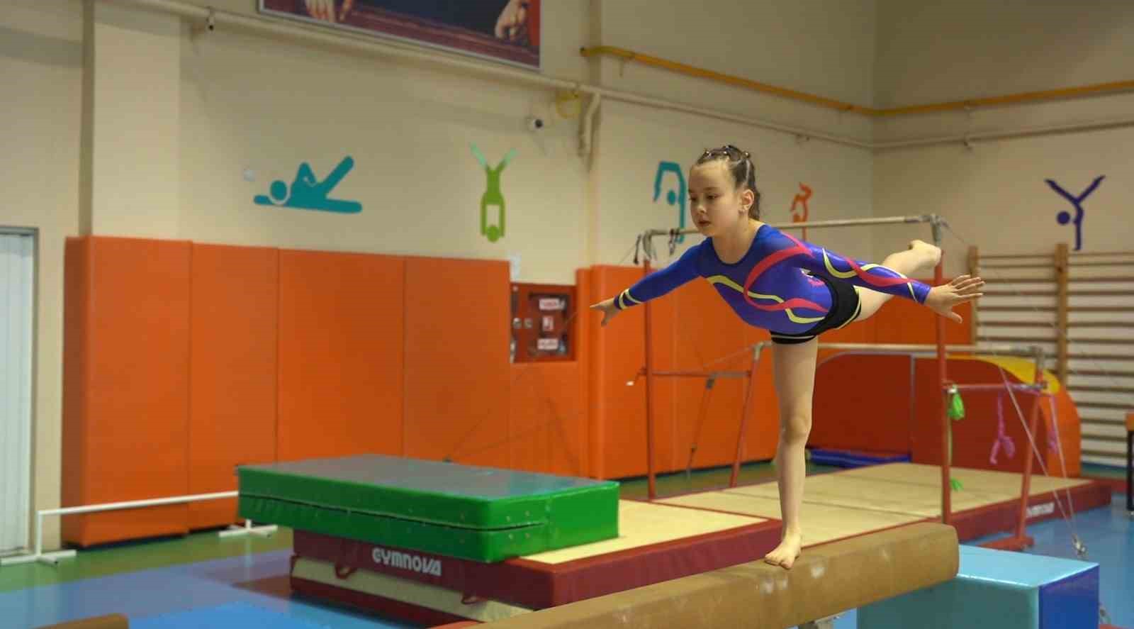 YILDIRIM BELEDİYE JİMNASTİKSPOR KULÜBÜ SPORCUSU ELVAN İRASLAN, 12 ŞEHİRDEN 100
