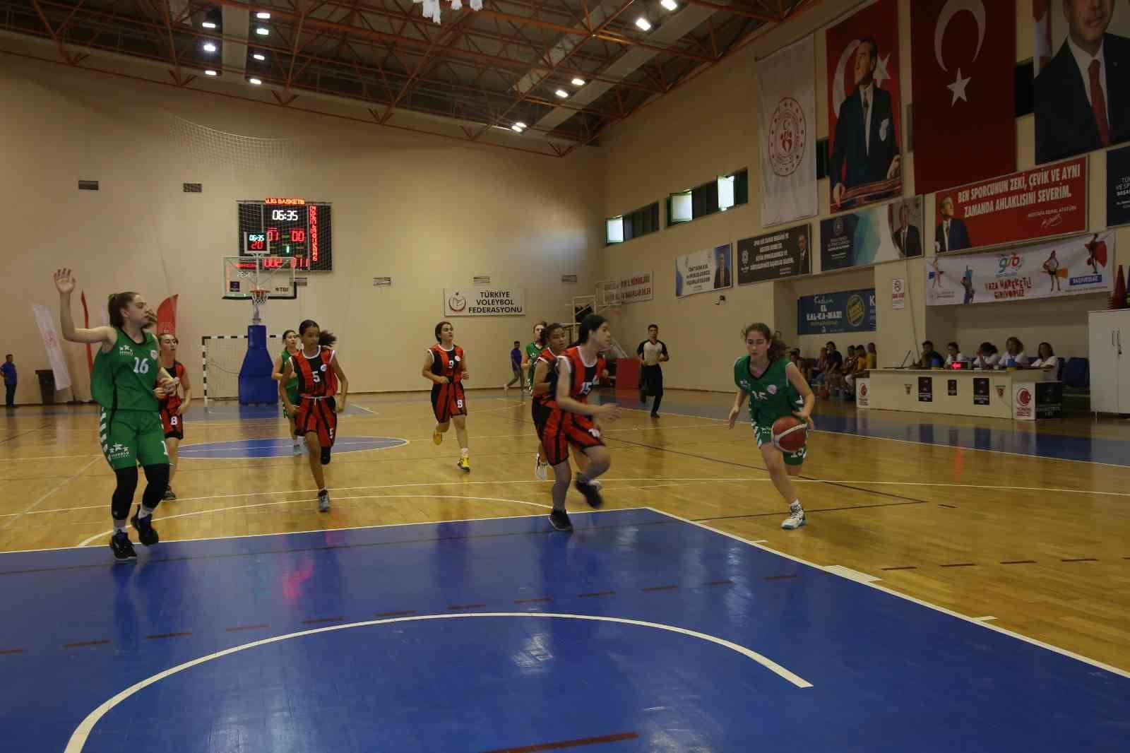 BURHANİYE ATATÜRK SPOR SALONU’NDA, EGE VE MARMARA BÖLGELERİNDEN 12 İLİN