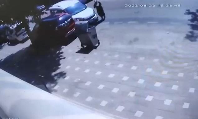 BURSA’NIN MERKEZ YILDIRIM İLÇESİ KARŞIDAN KARŞIYA GEÇEN YAŞLI KADINA ARABA
