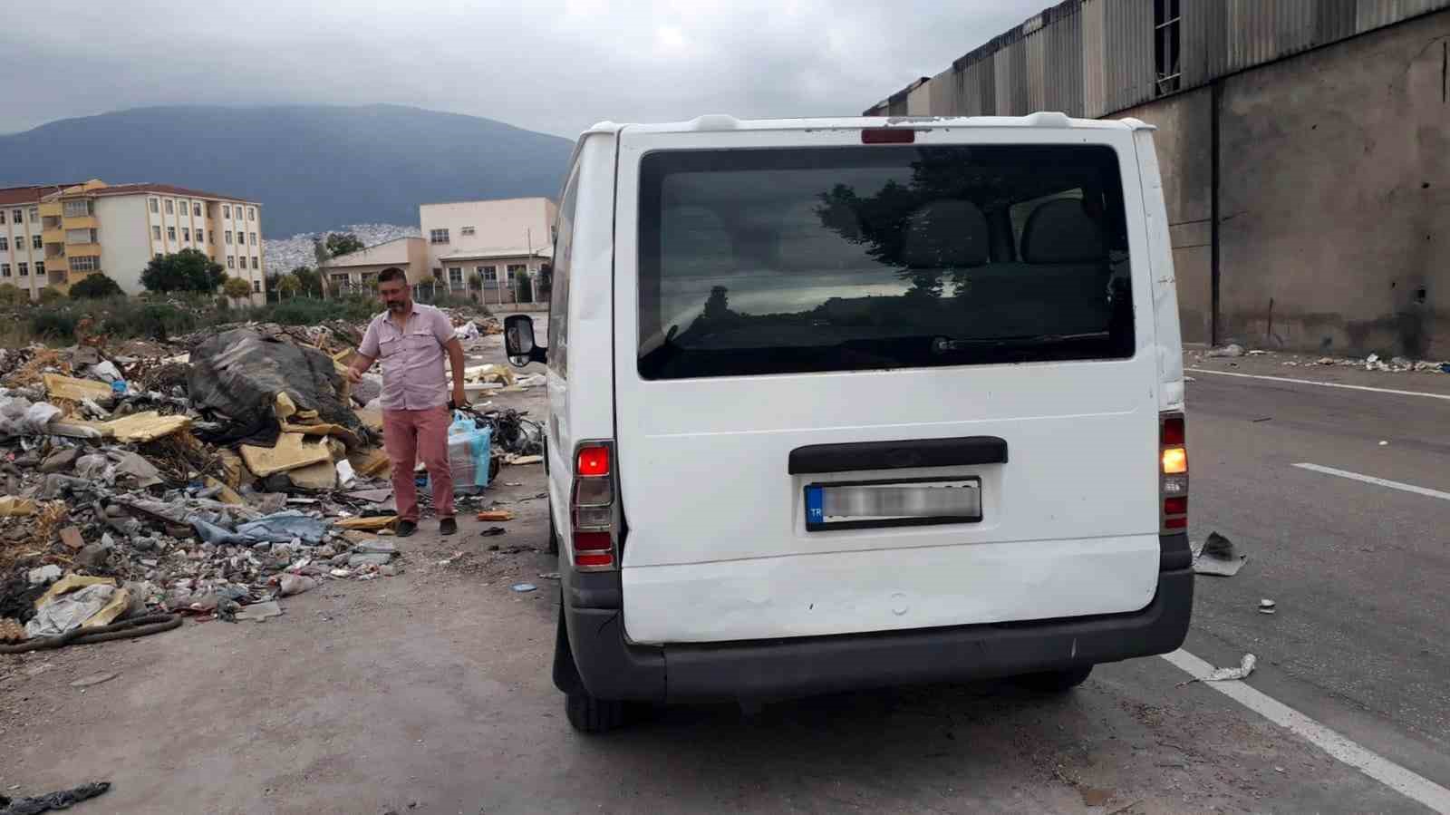 OSMANGAZİ BELEDİYESİ, İLÇENİN ÇEŞİTLİ NOKTALARINA KAÇAK MOLOZ DÖKEREK GÖRÜNTÜ VE