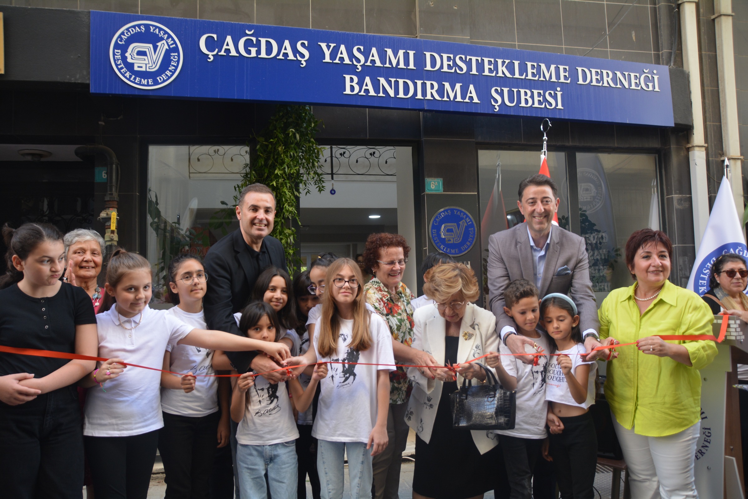 Çağdaş Yaşamı Destekleme Derneği (ÇYDD) Bandırma Şubesi’nin yeni yeri ve