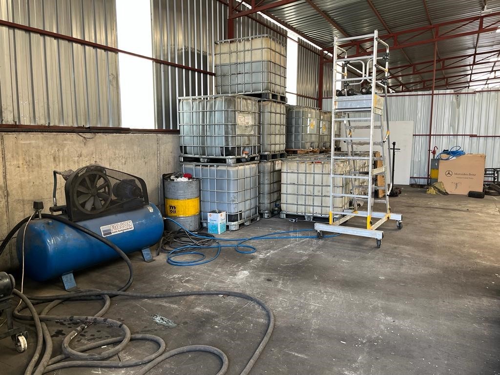 MERSİN'DE BİR DEPOYA YAPILAN OPERASYONDA 21 BİN LİTRE KAÇAK AKARYAKIT