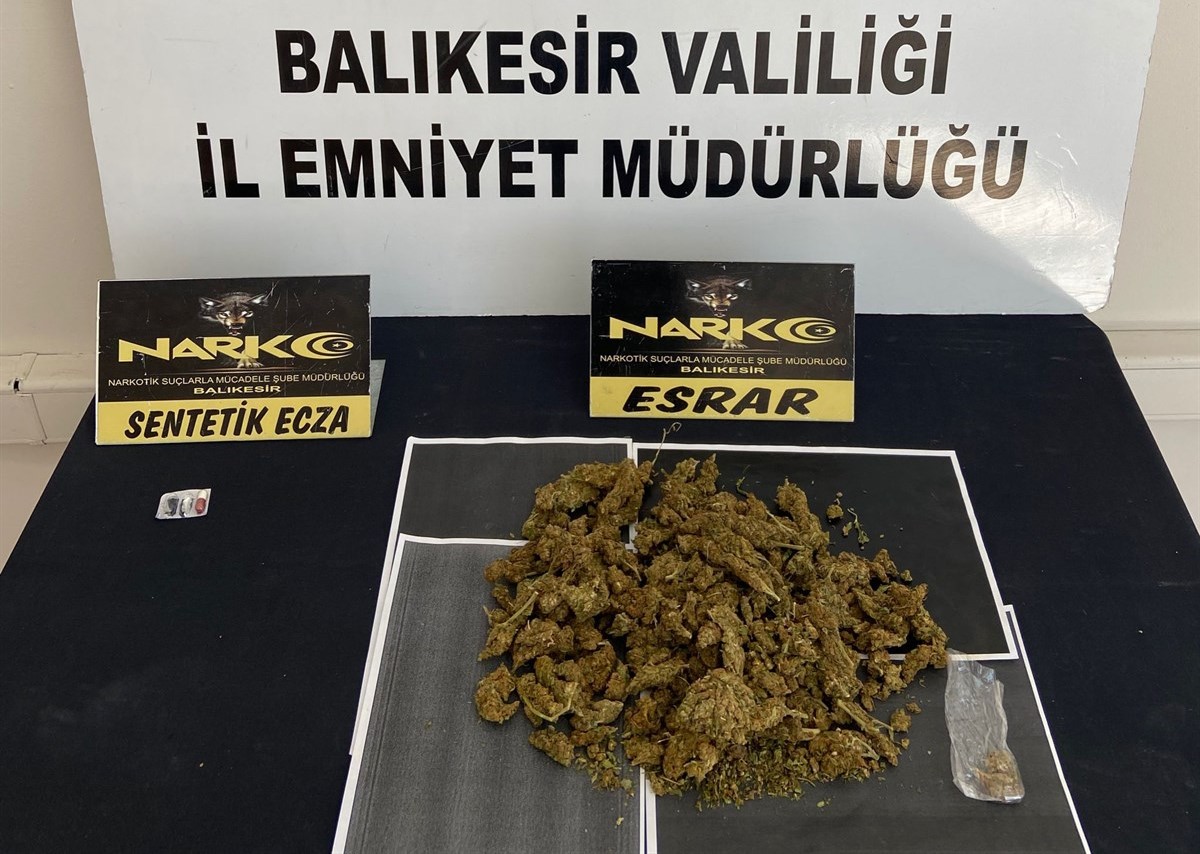 Narkotik operasyonlarında 4 kişi tutuklandı Narkotik suçlarla mücadele kapsamında 4 ayrı operasyon gerçekleştirildi. İl Emniyet