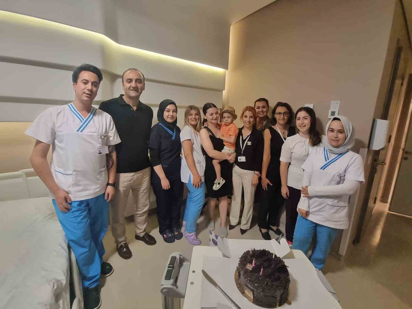 GÜRCİSTAN’DA 1 YIL ARAYLA 2 KEZ OPERASYON GEÇİREN 3 YAŞINDAKİ