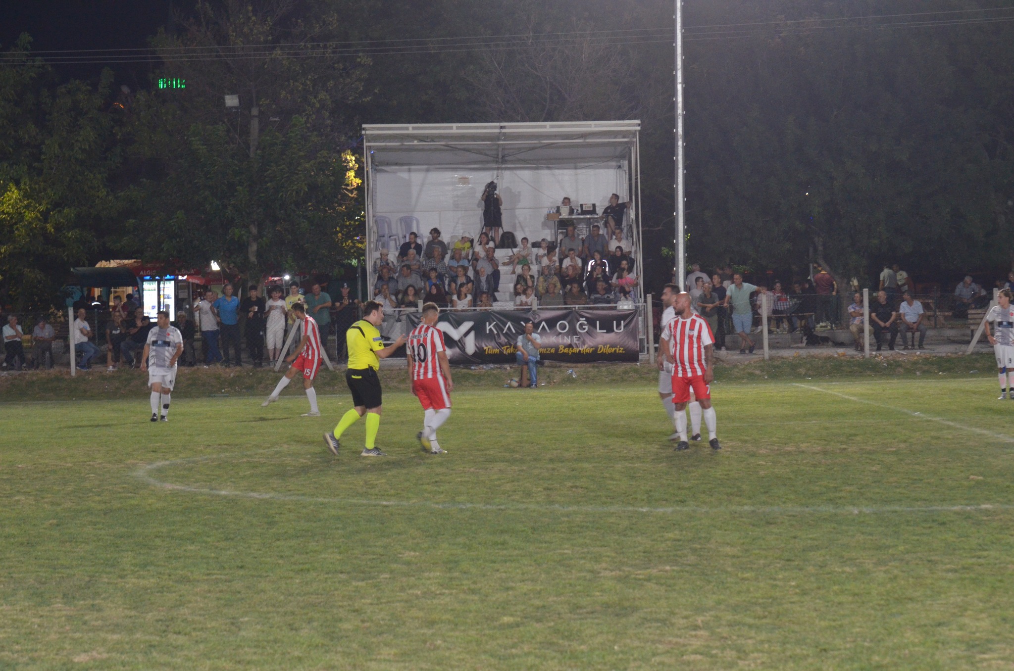 Kuşcenneti’nde en iyi takım kazanacak 2’nci Geleneksel Kuşcenneti Futbol Turnuvası’nda finale yaklaşıldı. Turnuva’da çeyrek final
