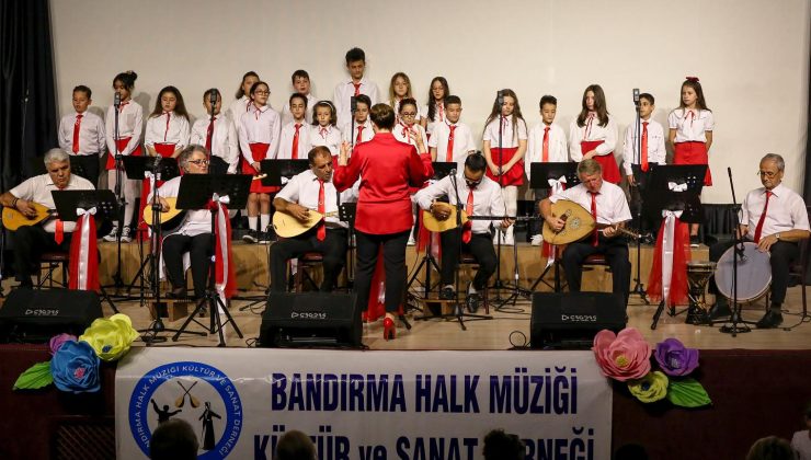 Sahil Şenliklerinde Kültür Merkezi’nin sahnesi hayat buldu