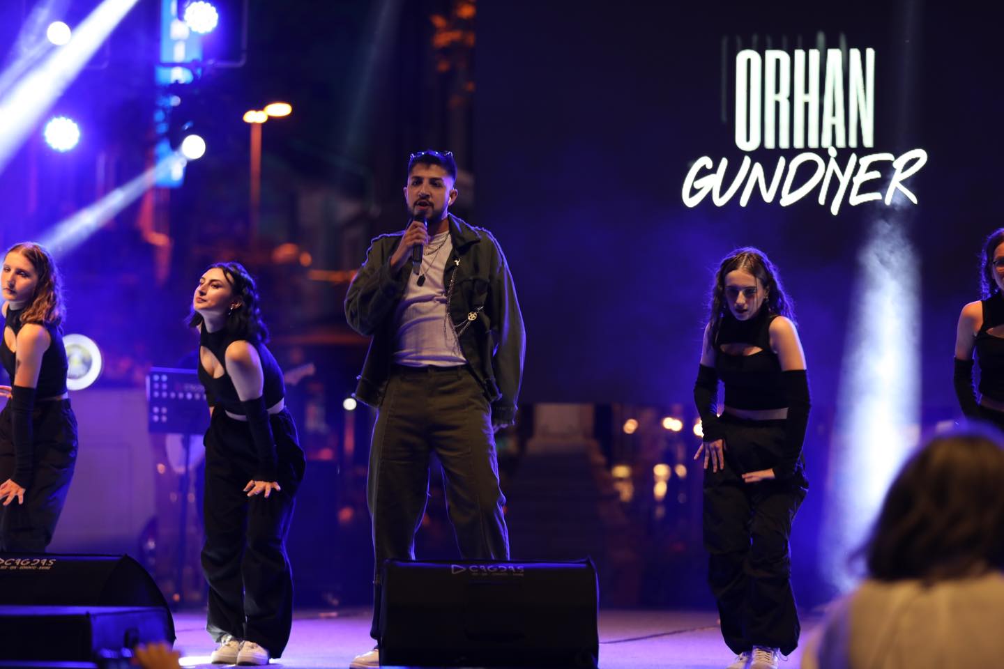 Bandırma Sahil Şenlikleri’nin ikinci günü coşkulu geçti. Birbirinden renkli şovlar