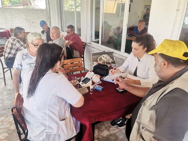 Erdek’te 111 kişiye daha sağlık kontrolü Erdek Belediyesi, Sağlık İşleri Müdürlüğü’ne bağlı ekipler tarafından vatandaşlara sağlık