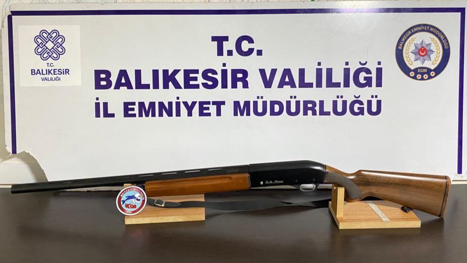 Balıkesir’in 7 ilçesinde yapılan operasyonda 5 kişi tutuklandı. Balıkesir İl
