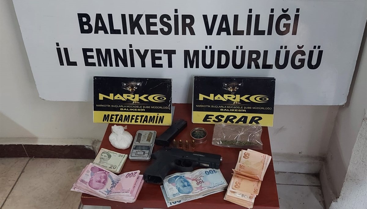 Balıkesir’in 10 ilçesinde yapılan operasyonda 28 kişi yakalanarak gözaltına alındı.