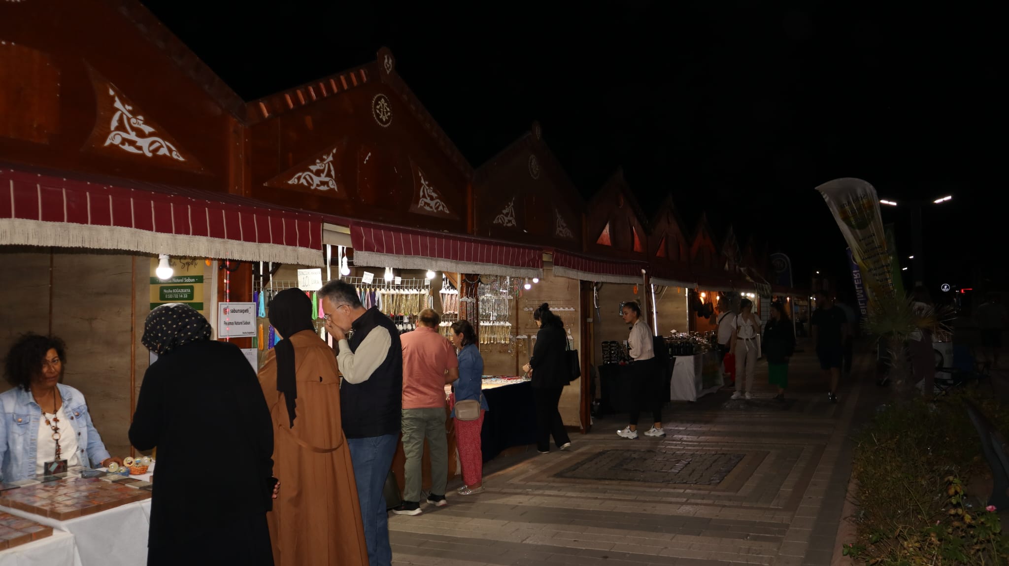 Açılan festival stantlarına yoğun ilgi Bu yıl 32’ncisi düzenlenen Uluslararası Bandırma Kuşcenneti Kültür ve Turizm