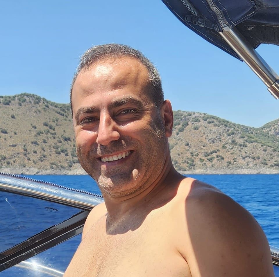 İzmir&rsquo;in G&uuml;zelbah&ccedil;e il&ccedil;esinde, tekne bakımı sırasında jenerat&ouml;rdeki elektrik ka&ccedil;ağından dolayı