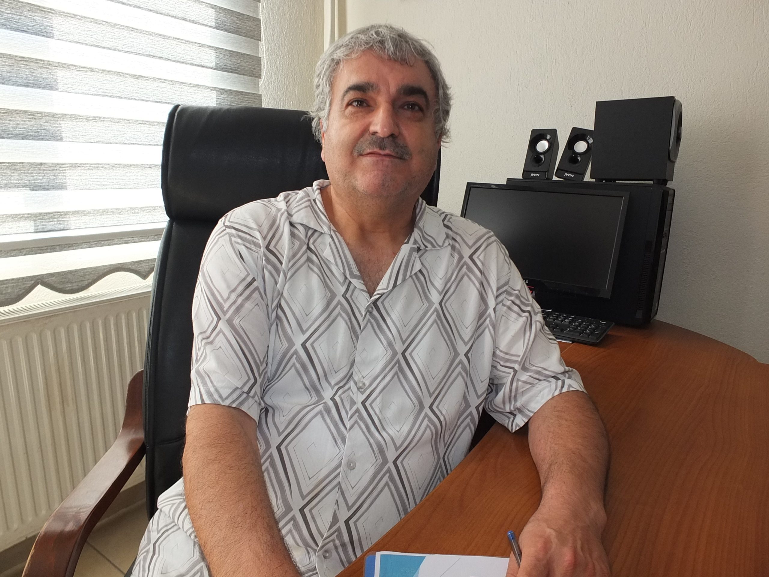 Burhaniye’de Halk Eğitim Merkezi Müdürlüğünde kurs kayıtları devam ederken, kursların