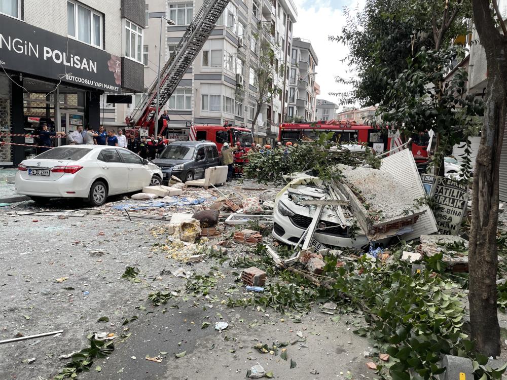 İstanbul Valiliğinden Şirinevler’deki patlamaya ilişkin açıklama: İstanbul Valiliği tarafından Şirinevler’de meydana gelen patlamaya ilişkin yapılan açıklamada,