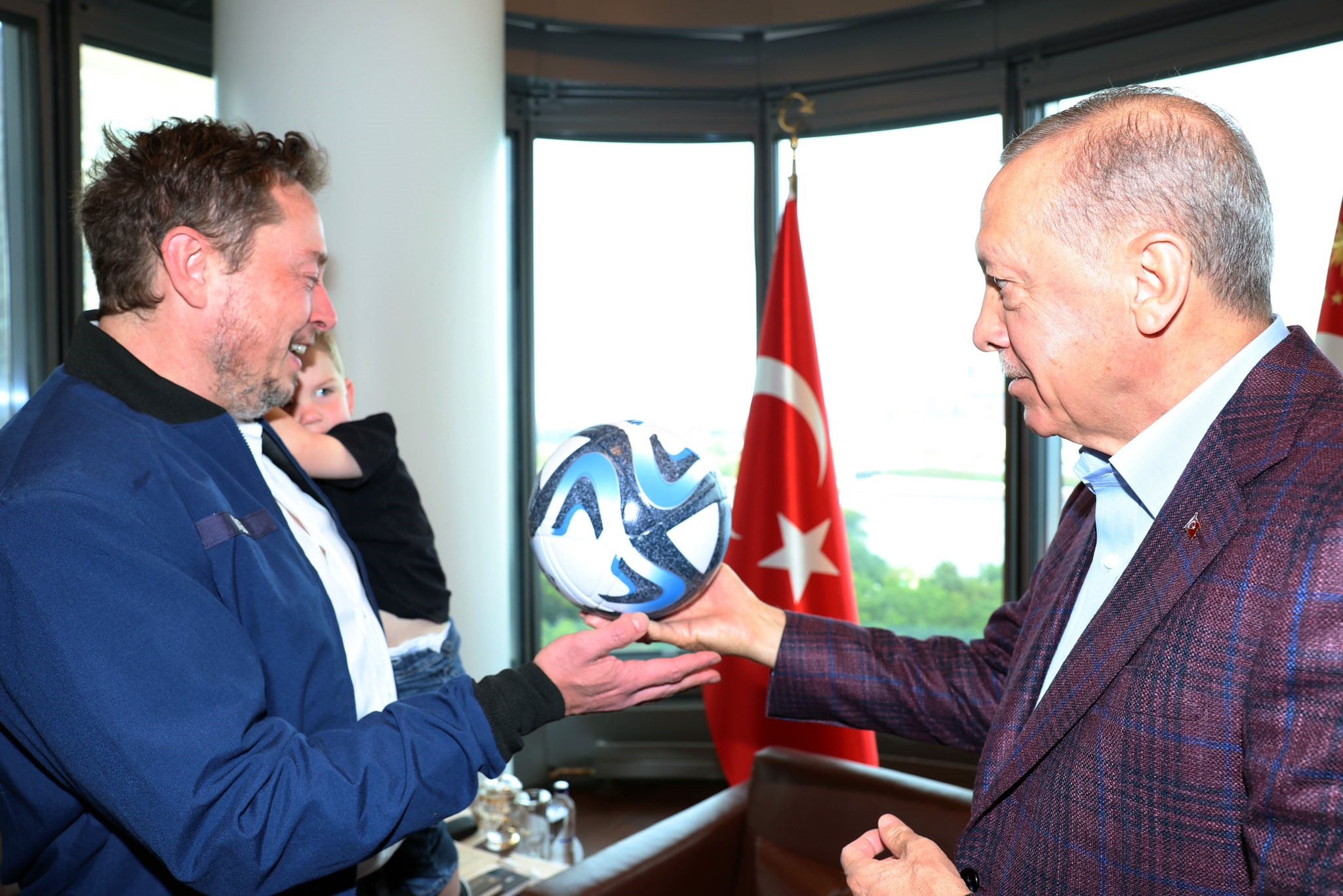 Tesla ve SpaceX’in kurucusu&nbsp;Elon&nbsp;Musk, kendisini Teknofest’e davet eden&nbsp;Cumhurbaşkanı&nbsp;Recep Tayyip&nbsp;Erdoğan’ateşekkür&nbsp;etti. Tesla