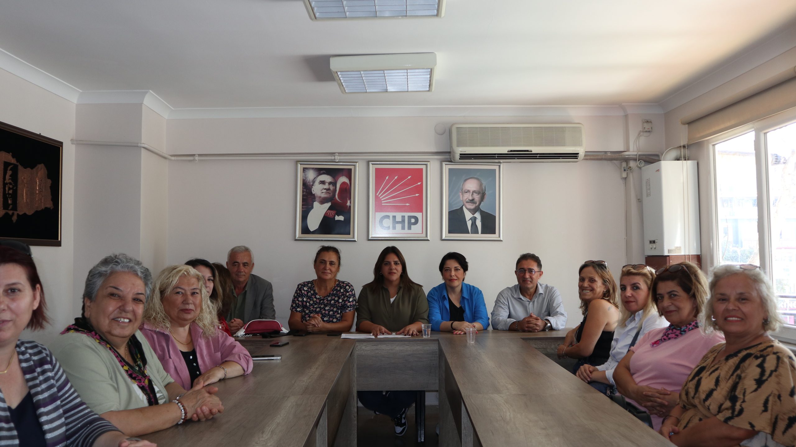 Cumhuriyet Halk Partisi Bandırma İlçe Kadın Kolları Başkanı Canan Zivane,