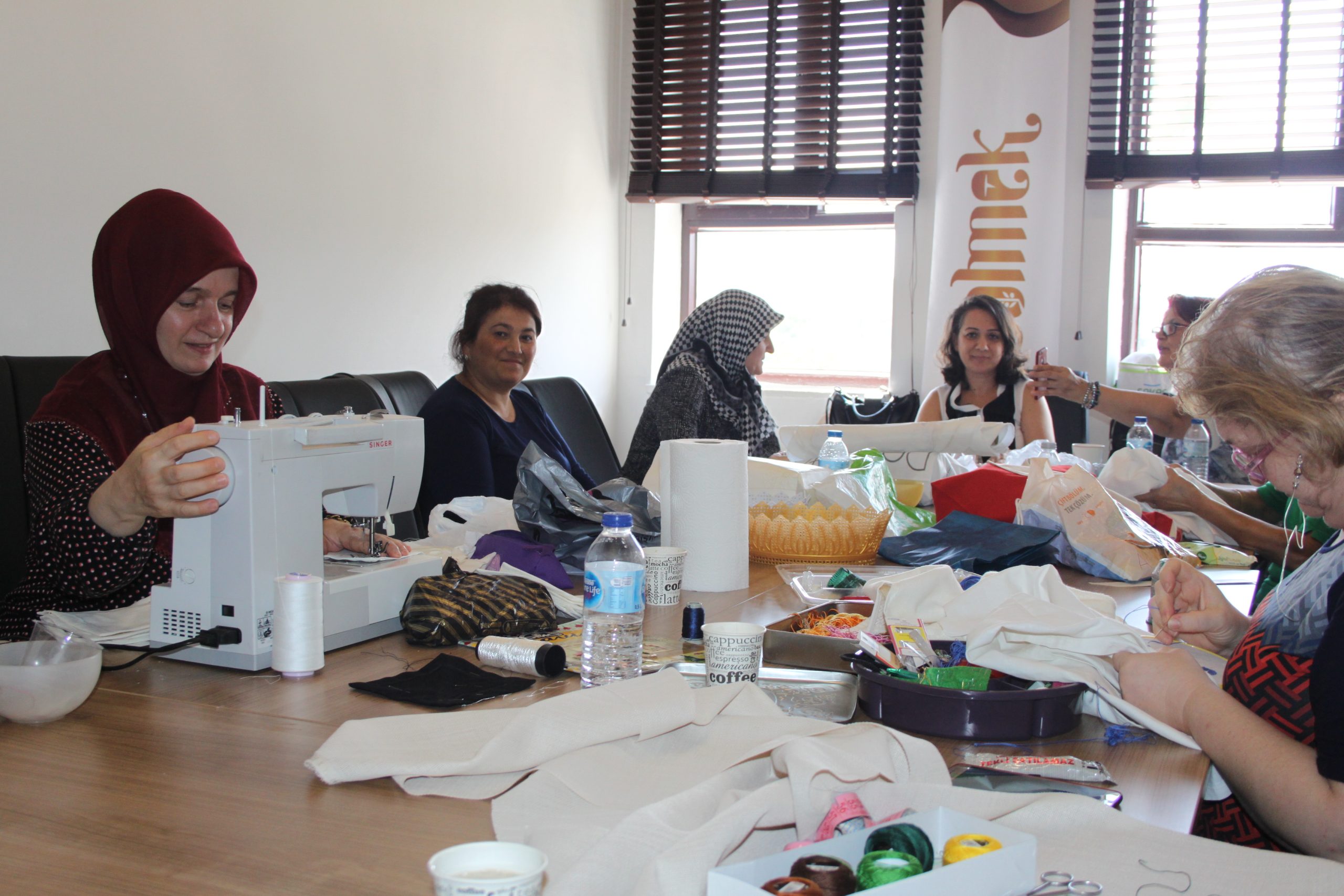 Balıkesir Büyükşehir Belediyesi’nin Bandırma’da açtığı BALMEK kursları yoğun ilgi görüyor.