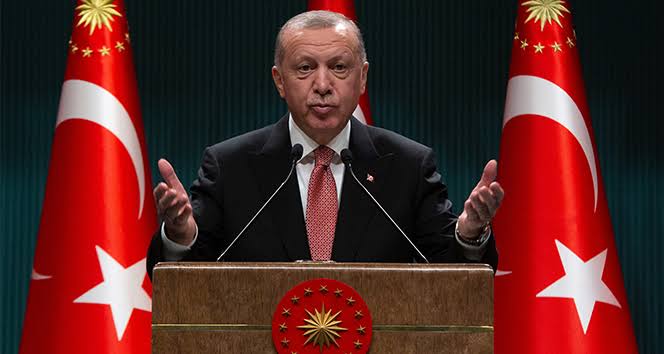 Gençlere vergisiz telefon müjdesi Cumhurbaşkanı Erdoğan, "Örgün eğitimdeki üniversiteli gençlerimize vaadimiz olan cep telefonu