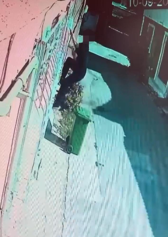 &nbsp;Bursa’da bir ev sahibi yıkadığı kıyafetleri kurutmak için 2 kattaki
