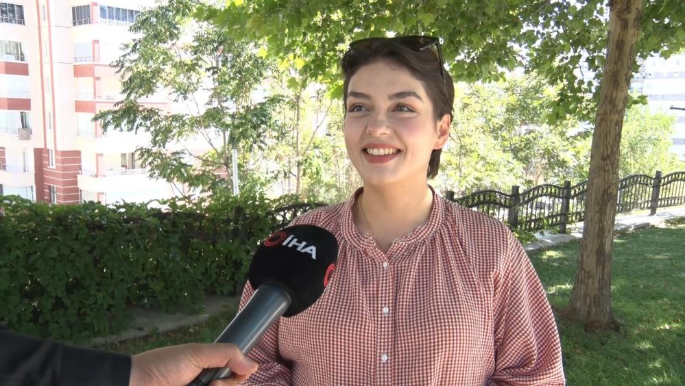 Bir televizyon kanalında yayınlanan yarışmada 1 milyon liralık soruyu bilerek