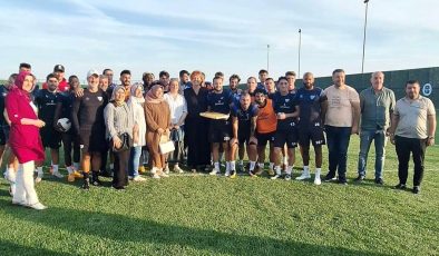 AK Kadınlardan Bandırmaspor’a ziyaret
