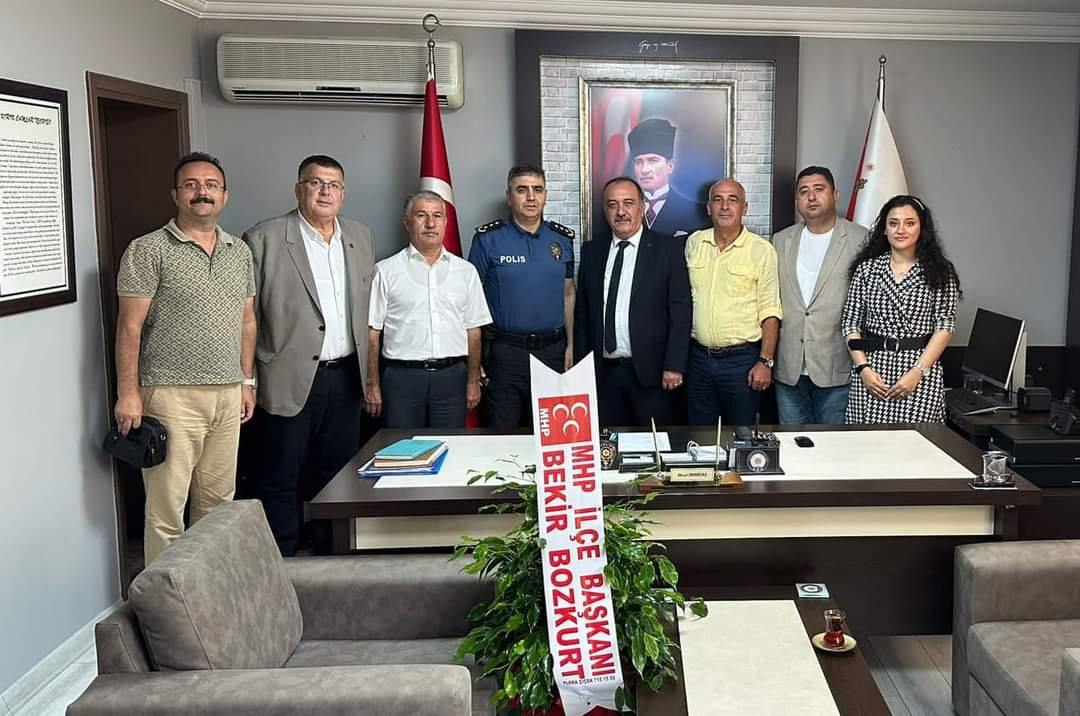 MHP Bandırma İlçe Başkanı Bekir Bozkurt ve ilçe teşkilatı Bandırma
