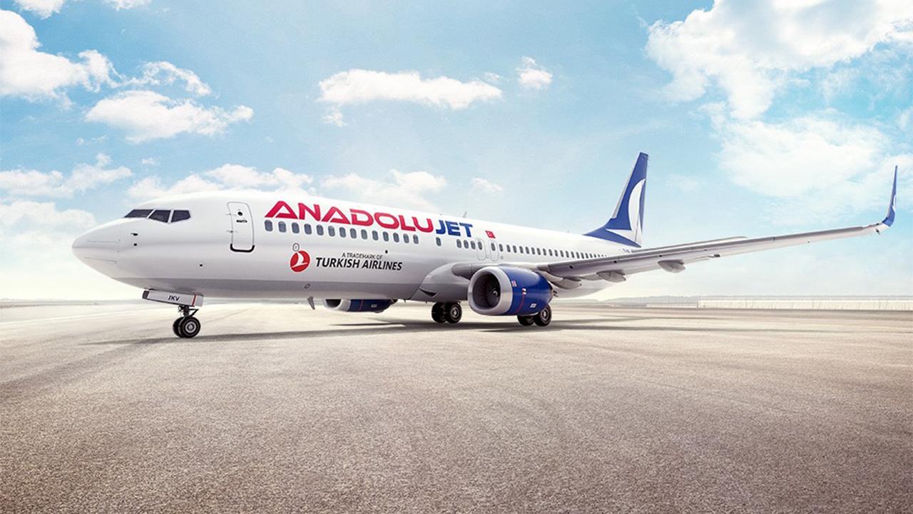 Anadolujet ‘in Antalya-Perm seferini yapan uçağı inişinin ardından taksi yaparken