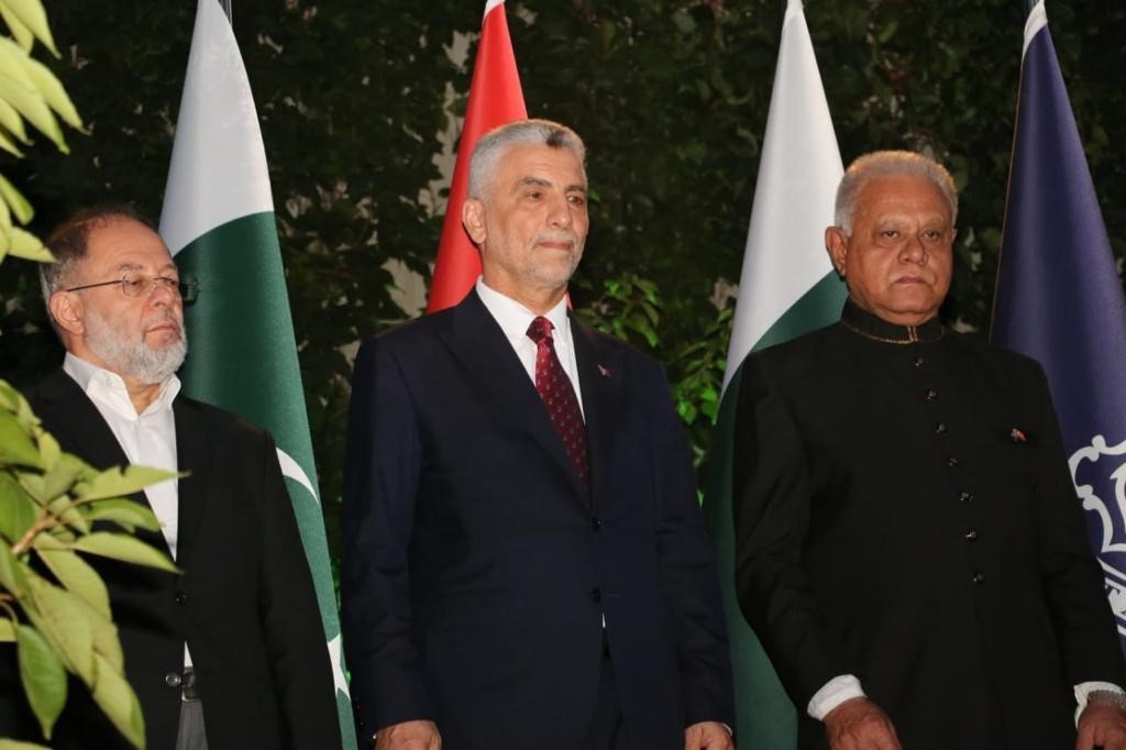 PAKİSTAN, ÜLKE SAVUNMASI İÇİN HAYATINI KAYBEDEN ŞEHİTLERİNİ ANMAK AMACIYLA "SAVUNMA