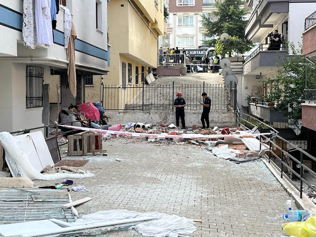ANKARA’DA BİR APARTMAN DAİRESİNDE MEYDANA GELEN DOĞALGAZ PATLAMASI SONUCU 68