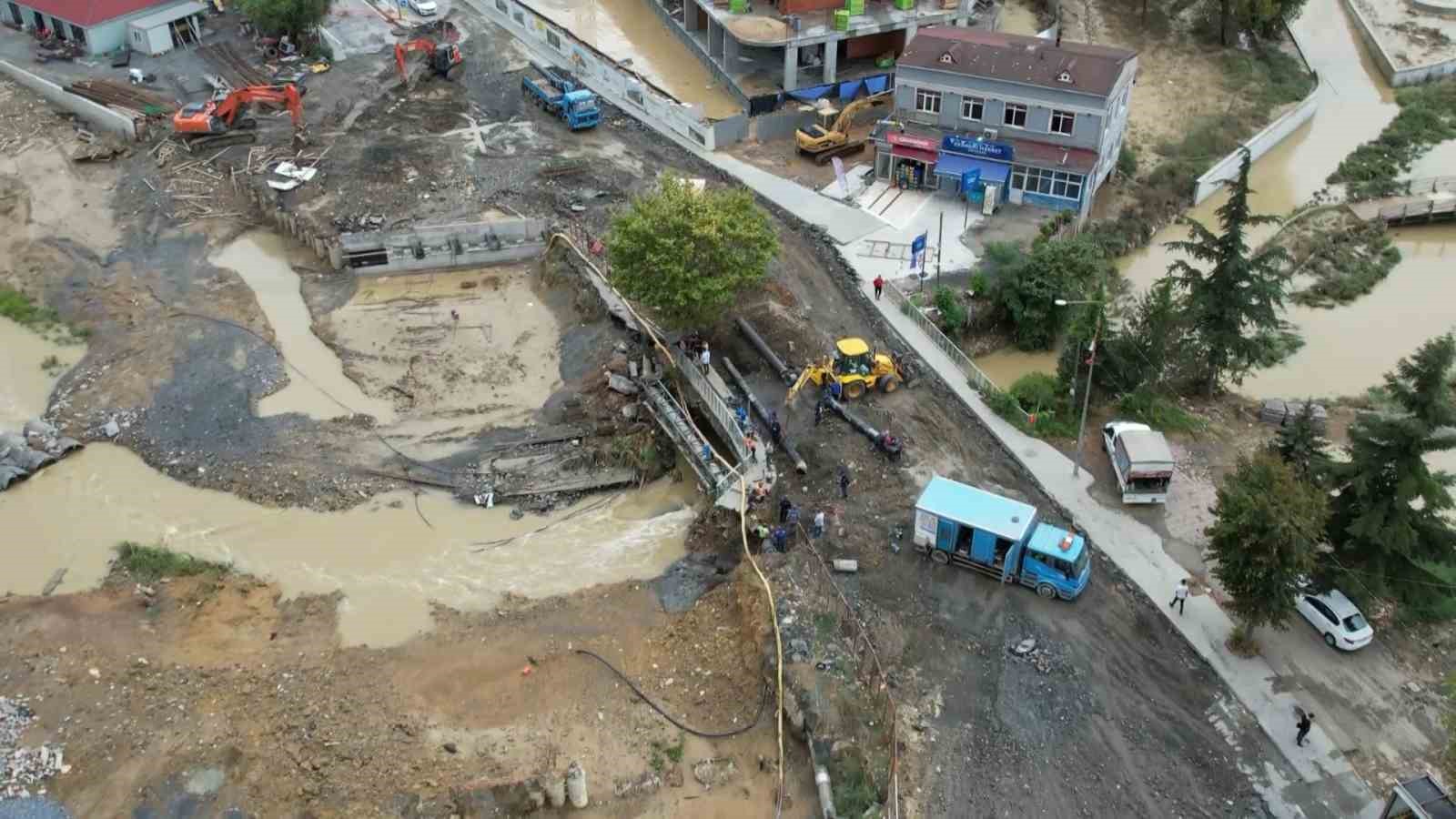 ARNAVUKTÖY BOLLUCA MAHALLESİ'NDE SELİN BOYUTU GÜNDÜZ SAATLERİNDE HAVADAN ÇEKİLEN GÖRÜNTÜLERLE