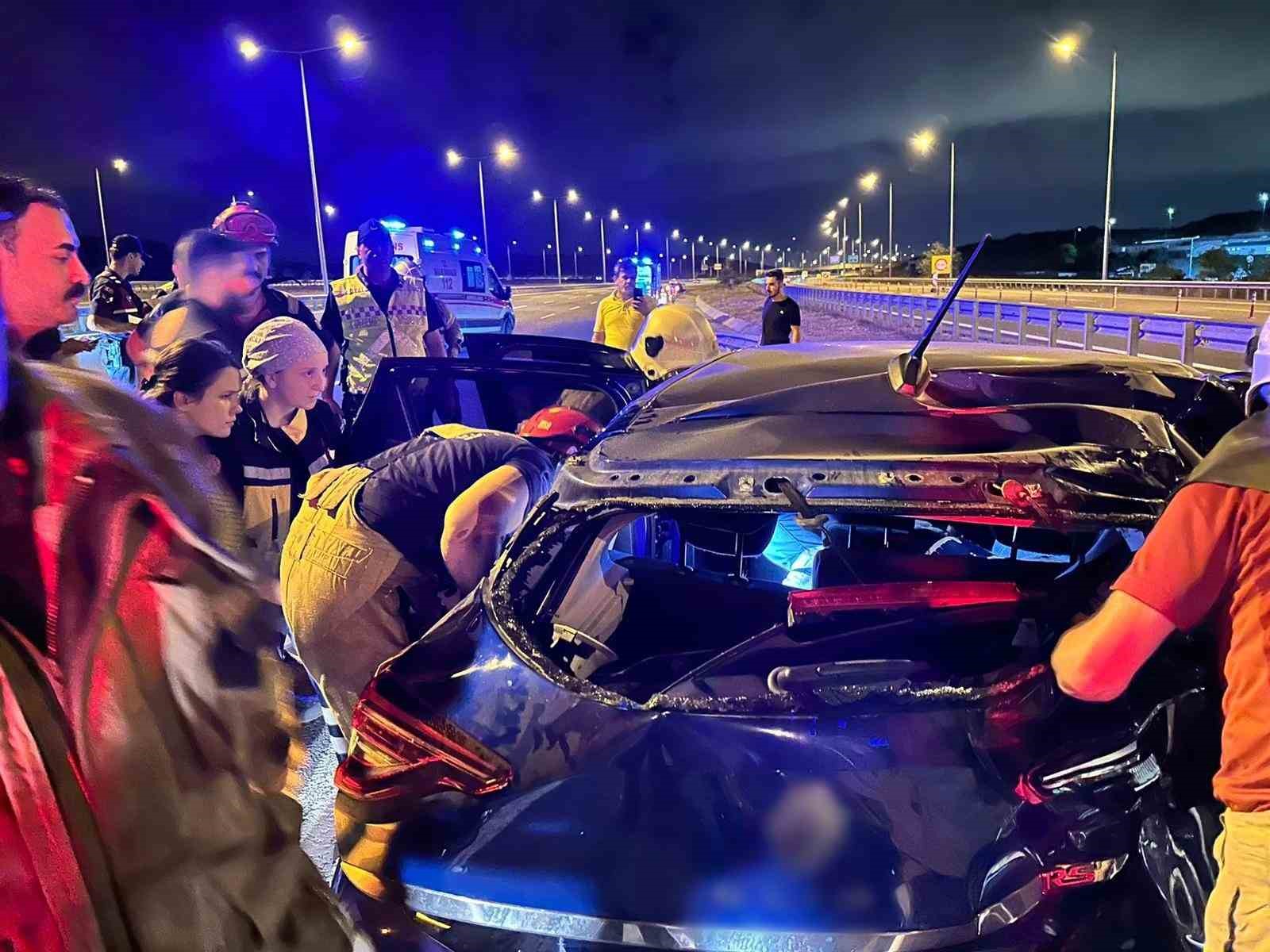 ARNAVUTKÖY’DE TIR İLE OTOMOBİLİN KARIŞTIĞI KAZADA BİRİ BEBEK 4 KİŞİ