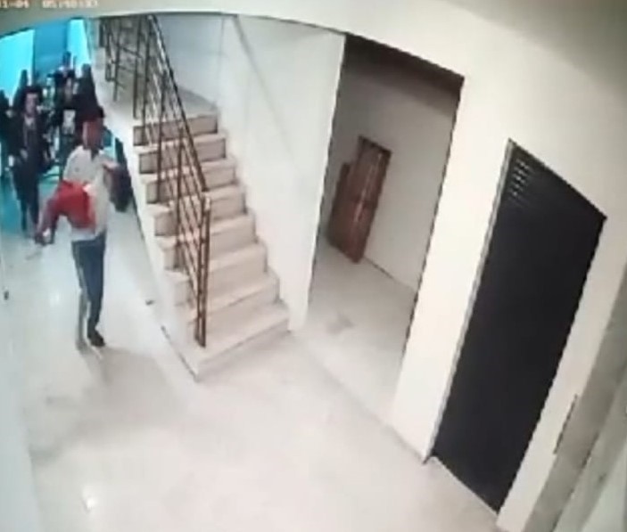Asansör boşluğuna düşen 7 yaşındaki kız hayatını kaybetti ANKARA’DA 7 YAŞINDAKİ BİR KIZ ÇOCUĞU İKAMET ETTİĞİ APARTMANIN ASANSÖR