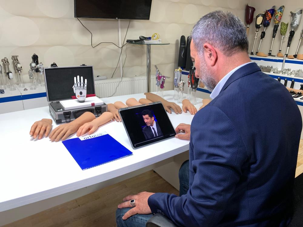 Rabia’nın protezini iş adamı karşılayacak Katıldığı yarışma programında 1 milyon Türk lirası kazanan ve söyledikleri