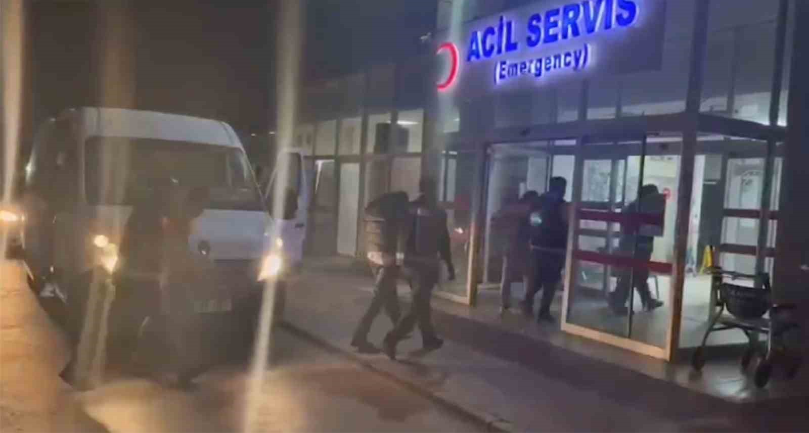 BALIKESİR´İN AYVALIK İLÇESİNDE, EMNİYET EKİPLERİ TARAFINDAN ARALARINDA ÇOCUKLARIN DA OLDUĞU