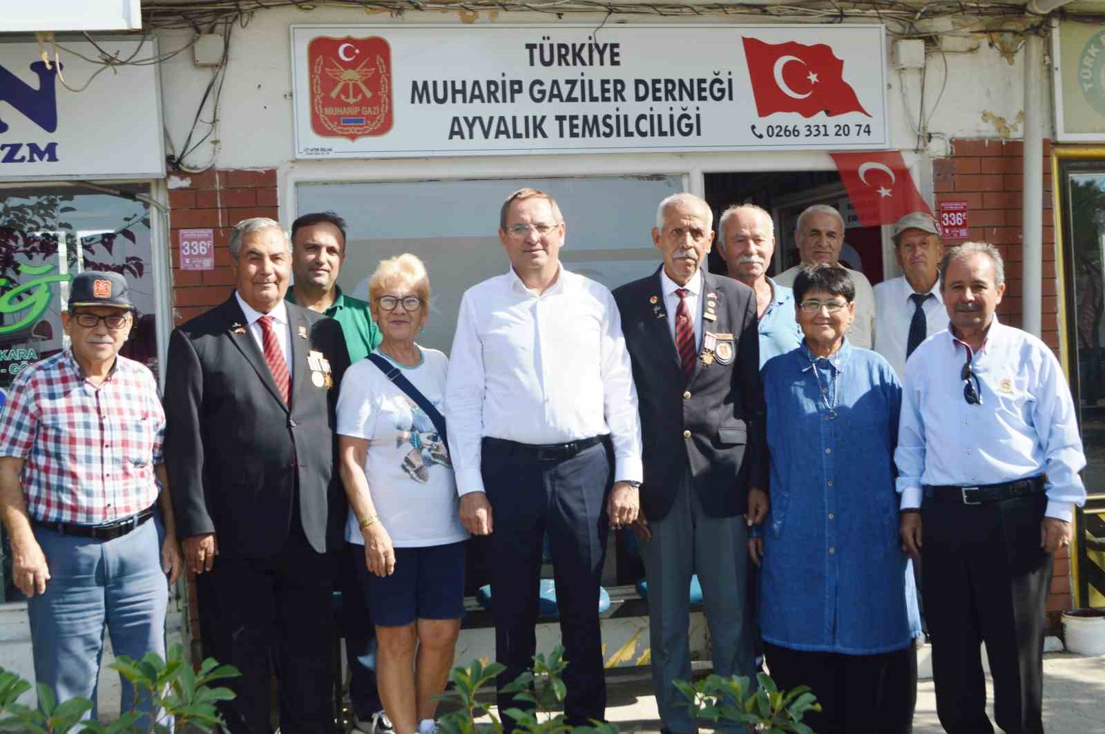 Ayvalık’ta Başkan Ergin’den gazilere büyük sürpriz AYVALIK’TA BAŞKAN ERGİN’DEN GAZİLERE BÜYÜK SÜRPRİZ