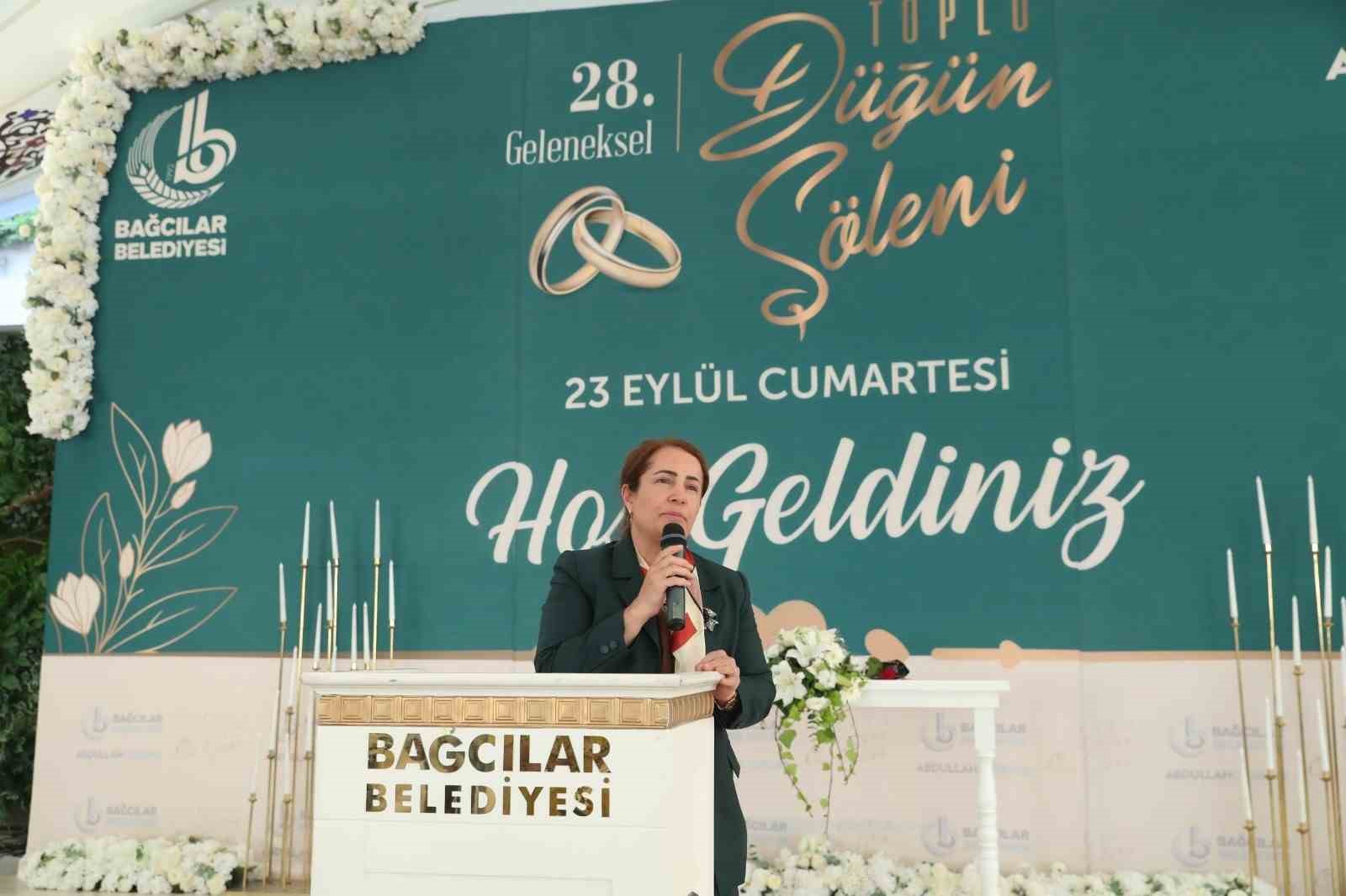 Bağcılar’da 15 çift toplu düğün şöleniyle dünyaevine girdi BAĞCILAR BELEDİYESİ'NCE BU YIL 28'İNCİSİ DÜZENLENEN TOPLU DÜĞÜN ŞÖLENİNDE ARALARINDA