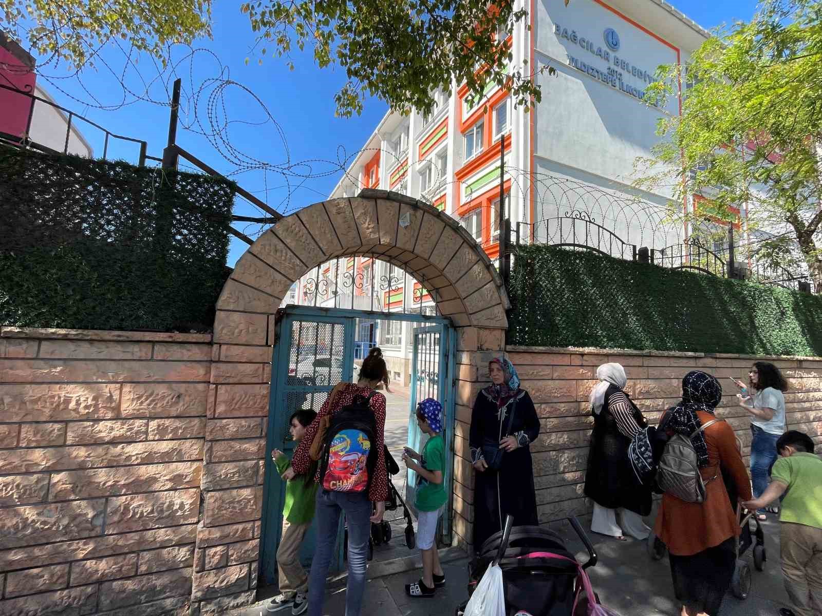 BAĞCILAR’DA BİR OKULUN BAHÇESİNE GİREN BAŞIBOŞ PİTBULL VELİ VE ÖĞRENCİLERE