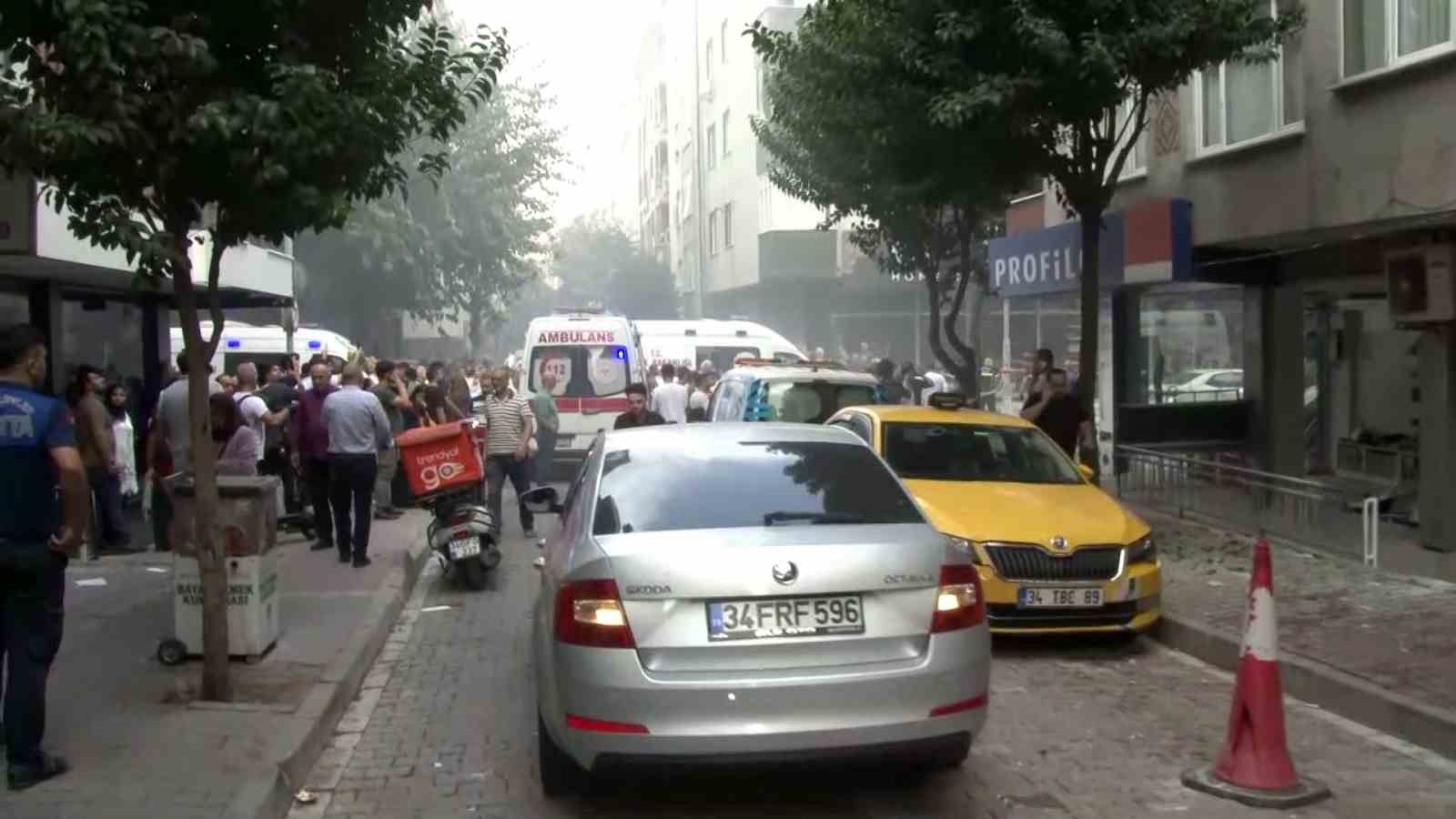 BAHÇELİEVLER'DE BİR APARTMAN DAİRESİNDE PATLAMA YAŞANDI.
