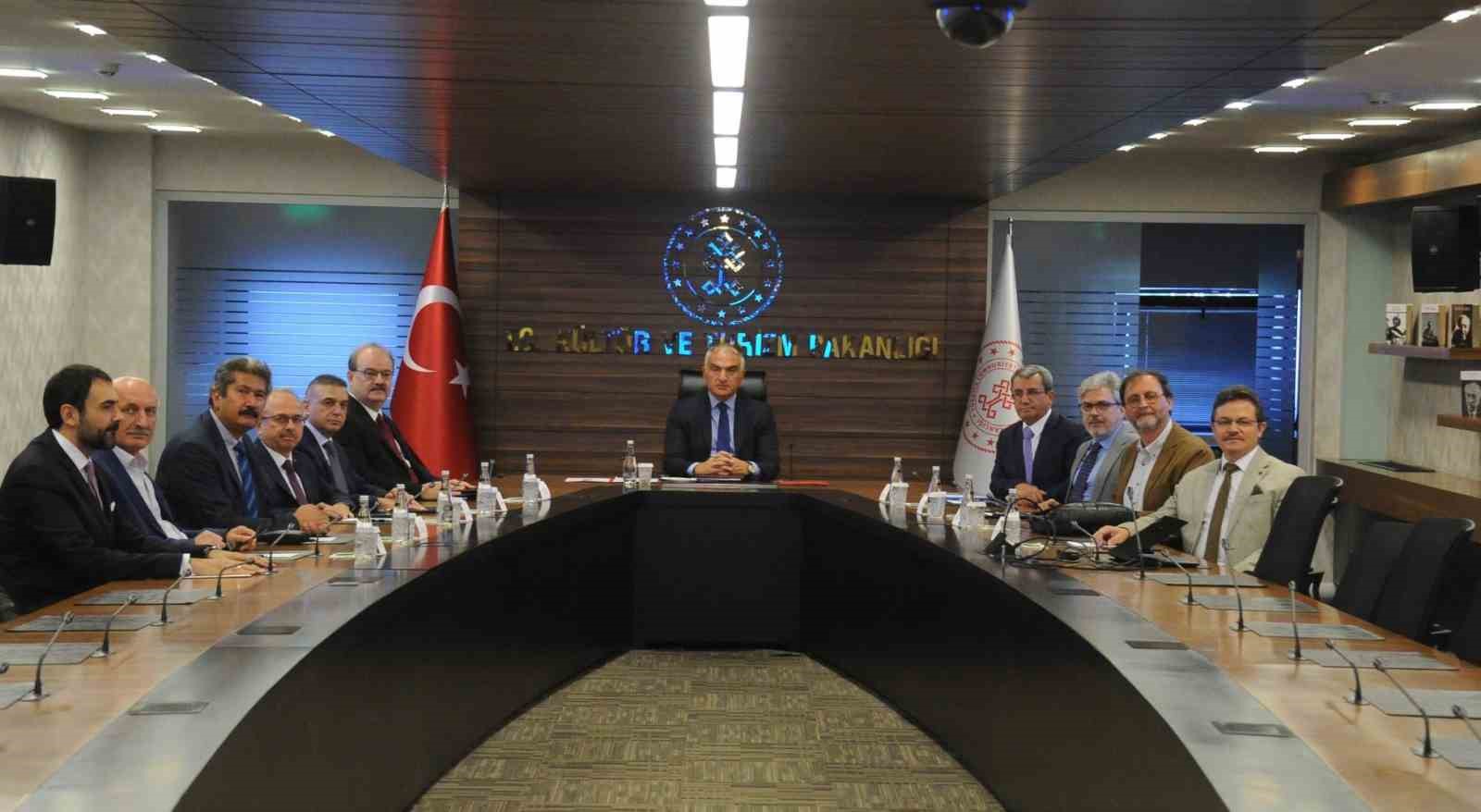 KÜLTÜR VE TURİZM BAKANI MEHMET NURİ ERSOY YUNUS EMRE ENSTİTÜSÜ