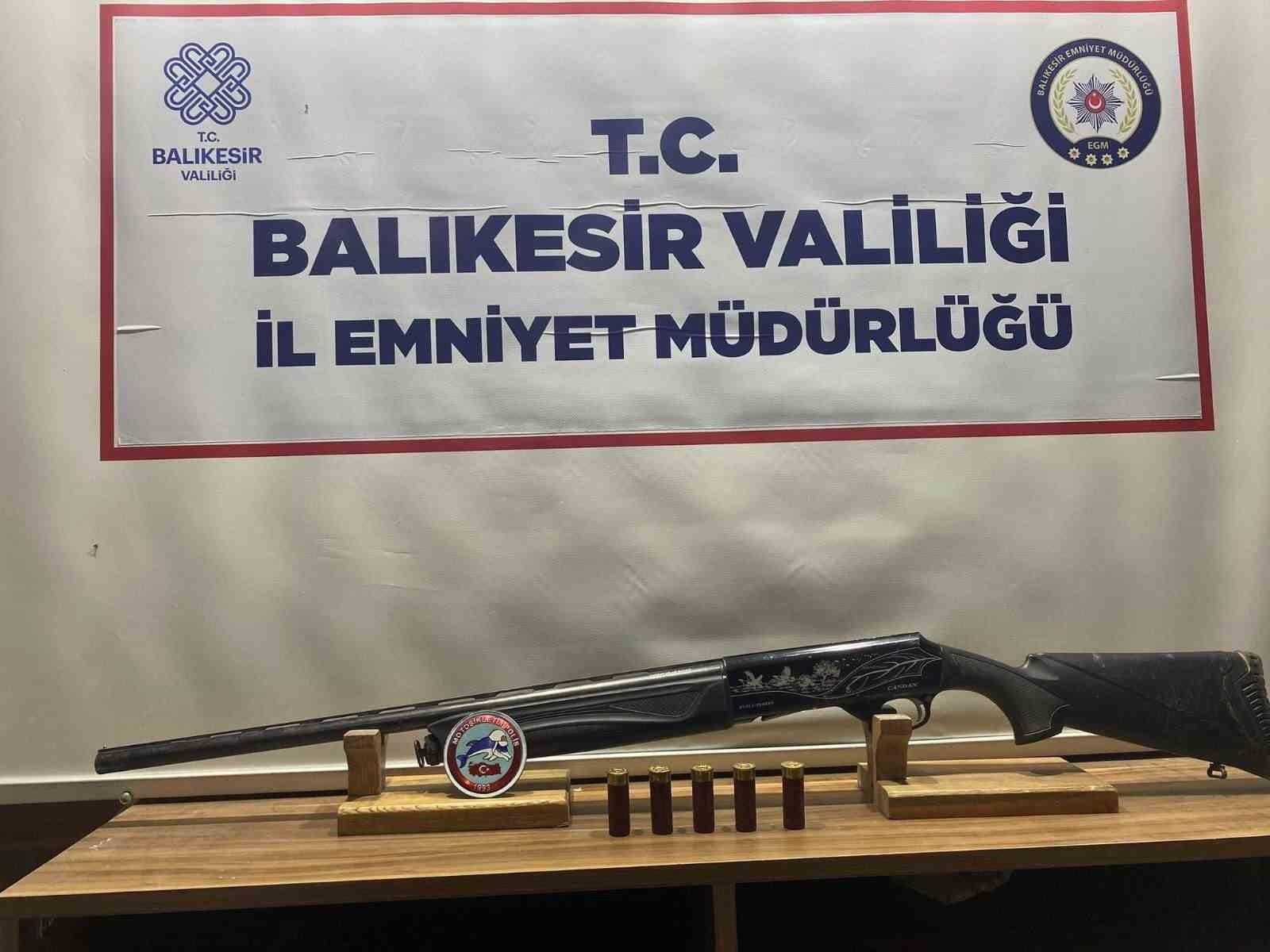 BALIKESİR'DE 25 ARANAN ŞAHISTAN, 16 ŞAHIS TUTUKLANDI