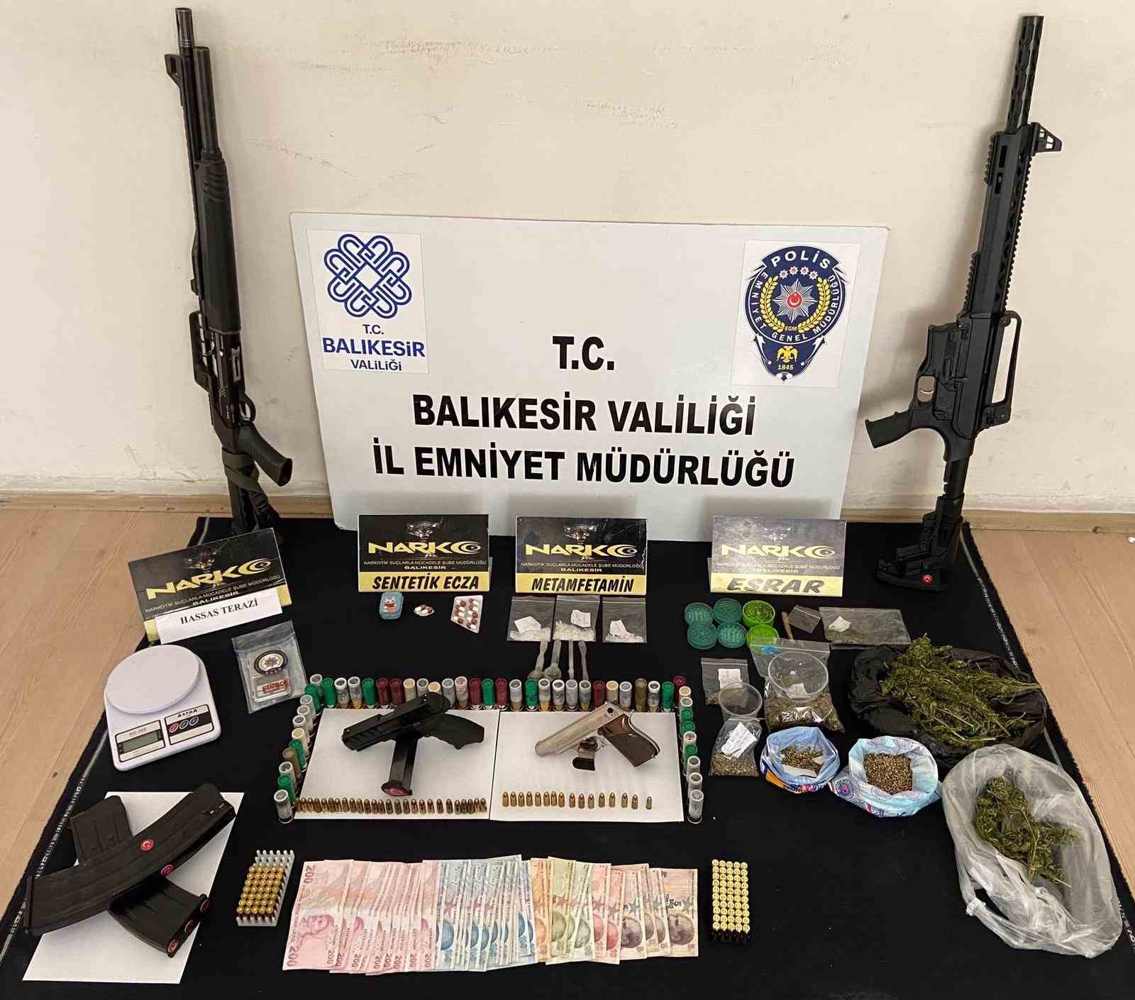 Balıkesir’de torbacı operasyonu BALIKESİR EMNİYETİ TARAFINDAN UYUŞTURUCU SATICILARINA YÖNELİK OPERASYON DÜZENLENDİ. ÖZEL HAREKAT
