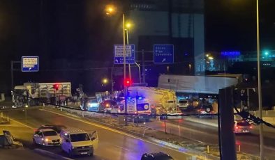 Bandırma’da ışık ihlali kazaya neden oldu: 2 tır çarpıştı