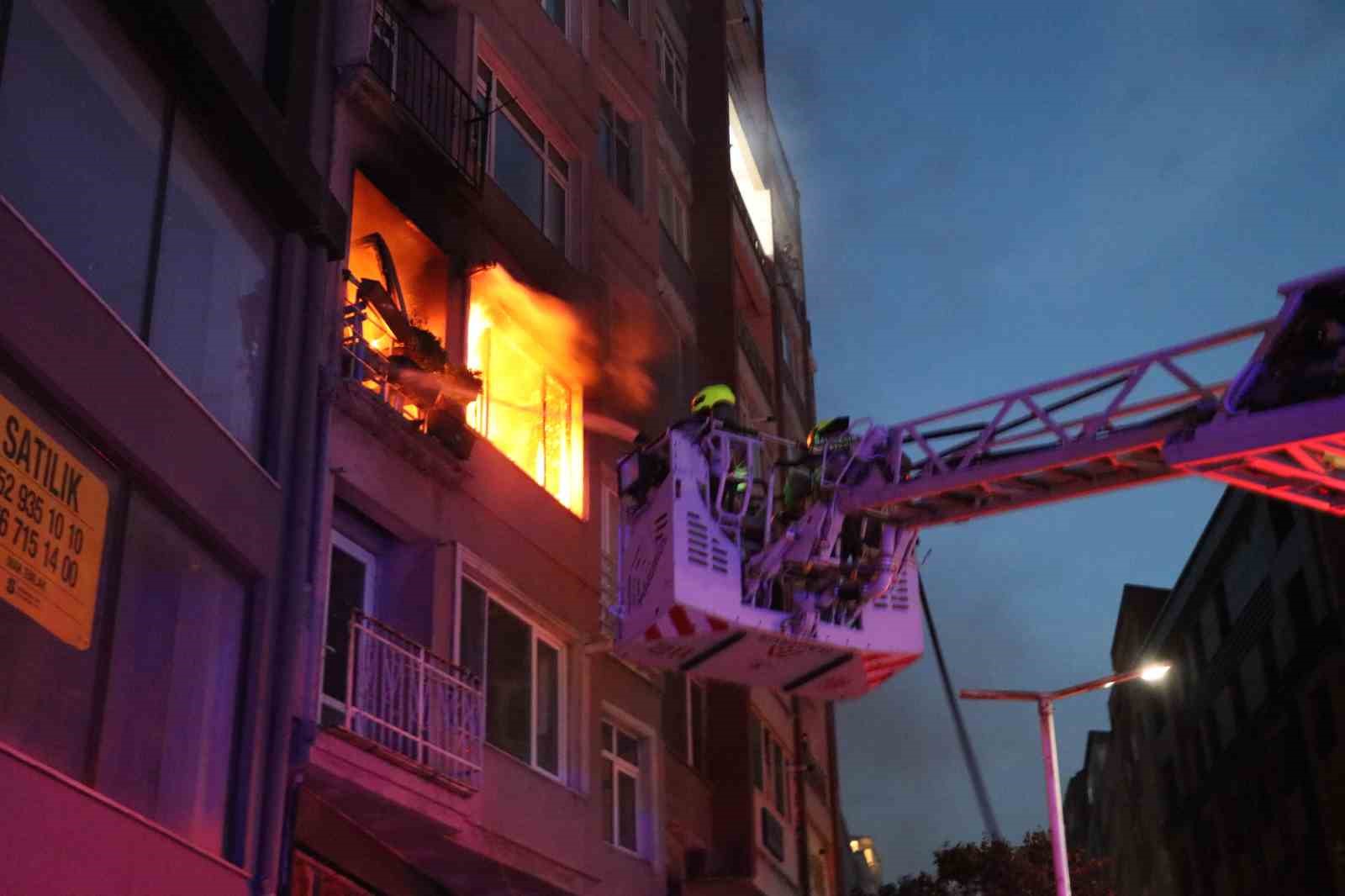 BANDIRMA'DA EV YANGINI KORKUTTU