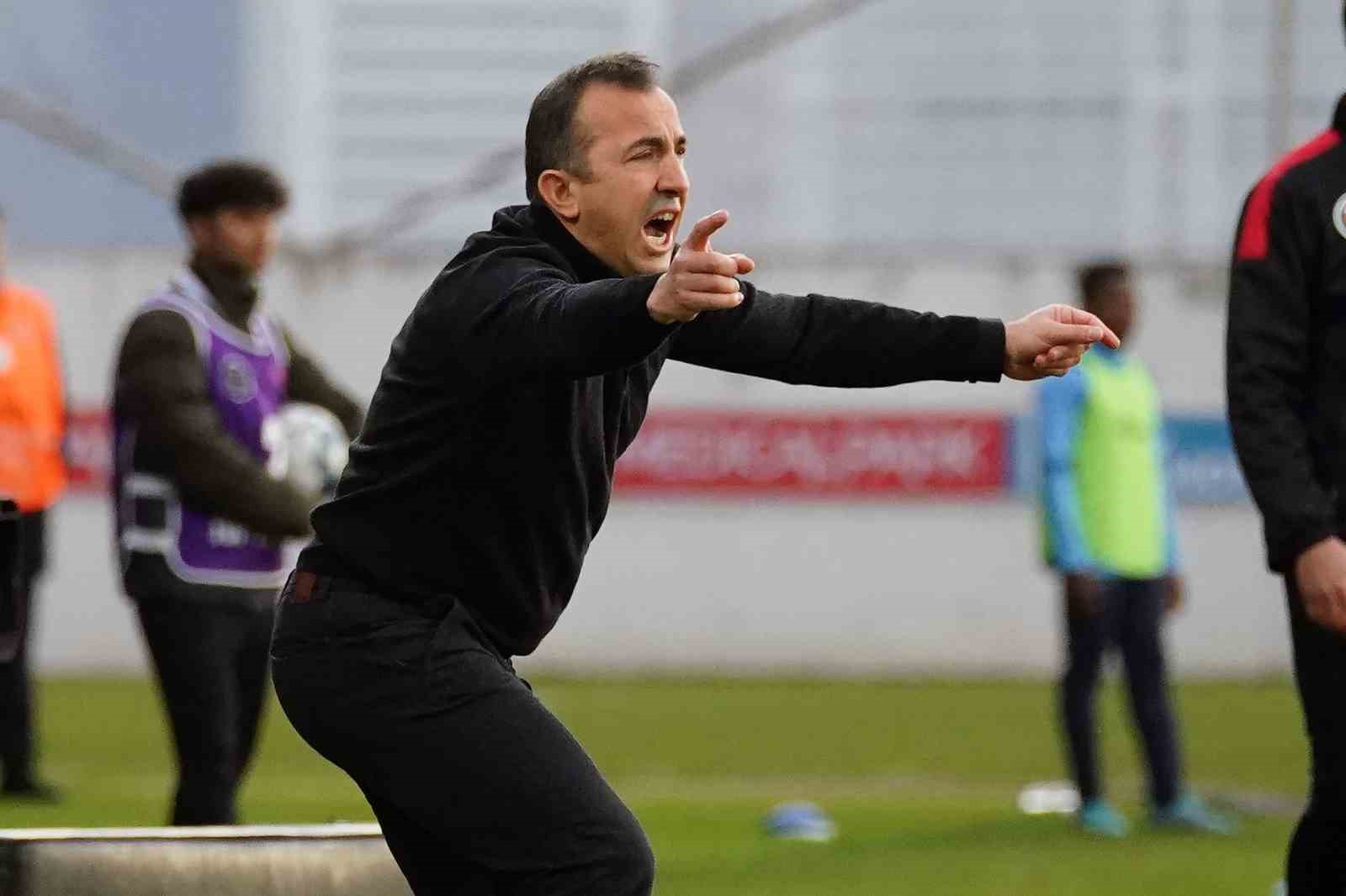 BAŞAKŞEHİR, EMRE BELÖZOĞLU’NDAN BOŞALAN TEKNİK DİREKTÖRLÜK GÖREVİNE TURUNCU-LACİVERTLİLERDE DAHA ÖNCE