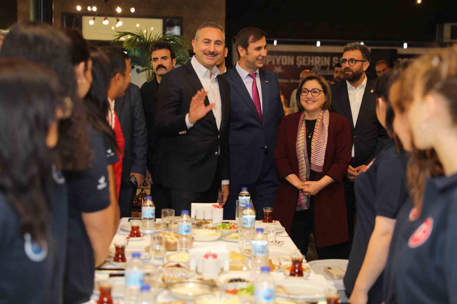 ŞAMPİYON ŞEHRİN ŞAMPİYON SPORCULARI,  FATMA ŞAHİN İLE BİR ARAYA