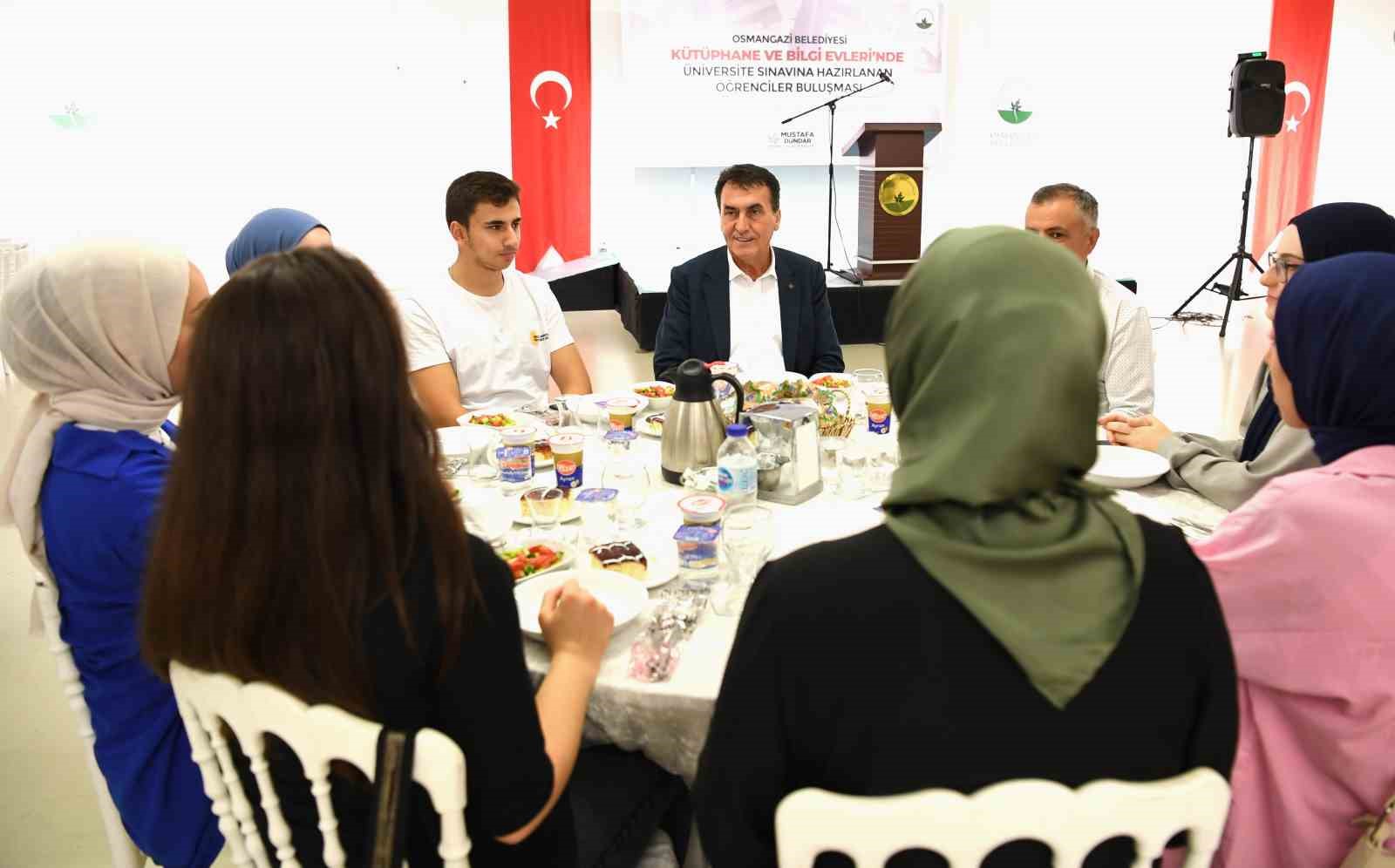 OSMANGAZİ BELEDİYE BAŞKANI MUSTAFA DÜNDAR, BELEDİYENİN BİLGİ EVLERİVE KÜTÜPHANELERİNDE SINAVA