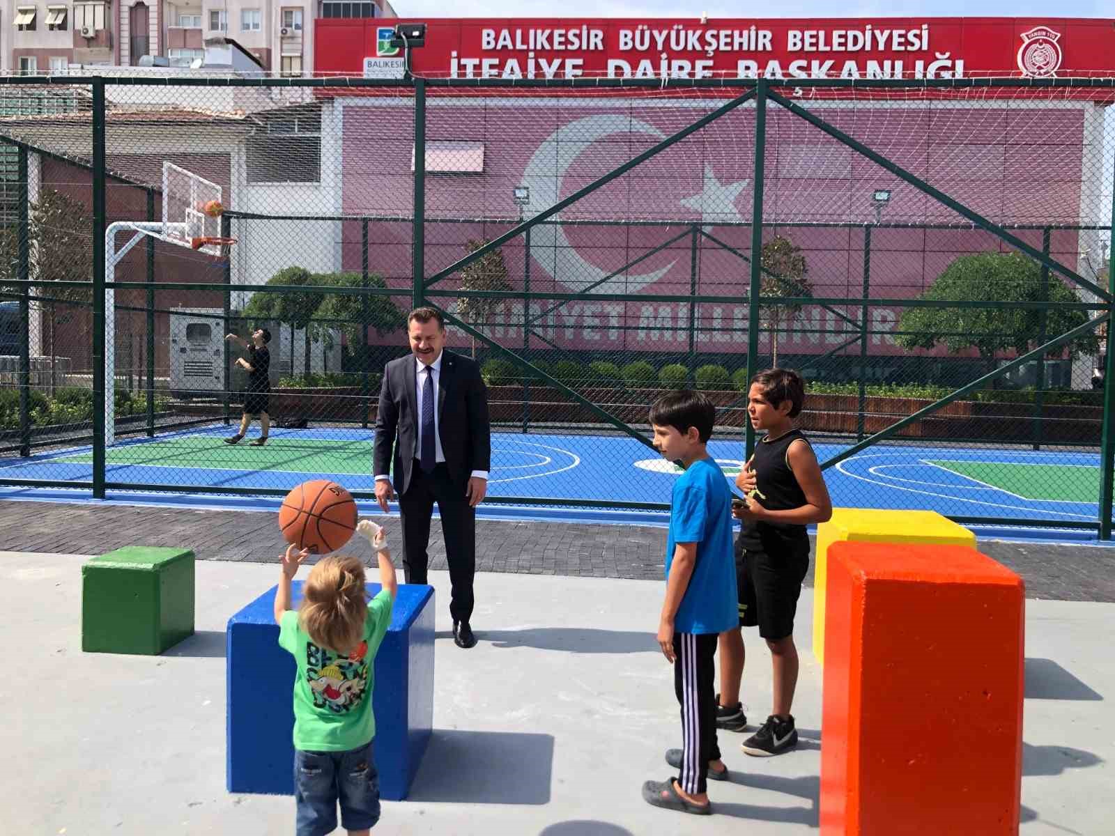 BAŞKAN YILMAZ’A SOKAKTA VATANDAŞLARLA BULUŞTU