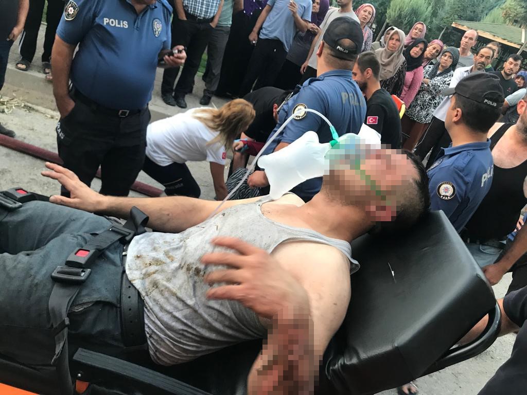 ANKARA'DA BİR APARTMANIN ÜST KATINDA ÇIKAN YANGINDA EVDE MAHSUR KALAN