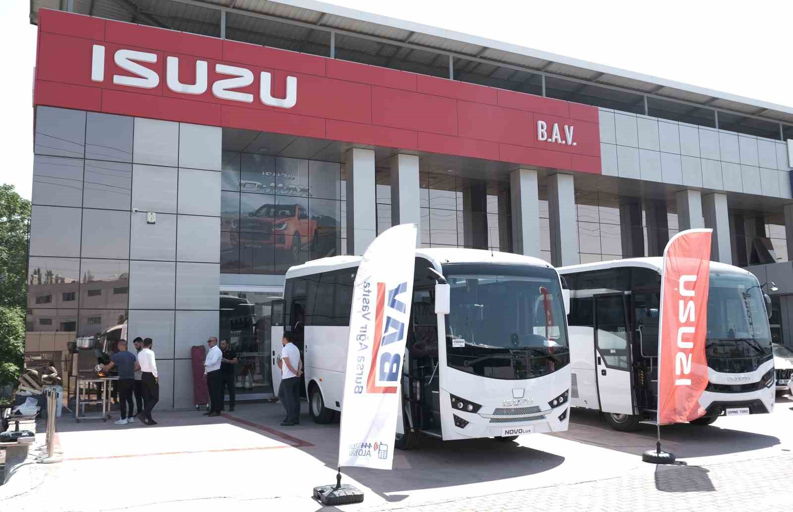BURSA AĞIR VASITA, BAYİSİ OLDUĞU SERVİS ARAÇLARINI GÖRÜCÜYE ÇIKARDI. KISA