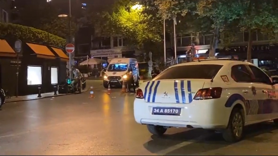 Bebek’te tartışma sonrası cinayet: 2 ölü BEŞİKTAŞ BEBEK'TE DURDURDUKLARI TAKSİCİ İLE MESAFE YÜZÜNDEN TARTIŞAN 2 GENÇ,